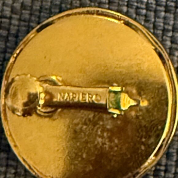 Vintage Napier Signed Screw On Gold Tone Puffy Round Dome Earrings. - Picture 4 of 4